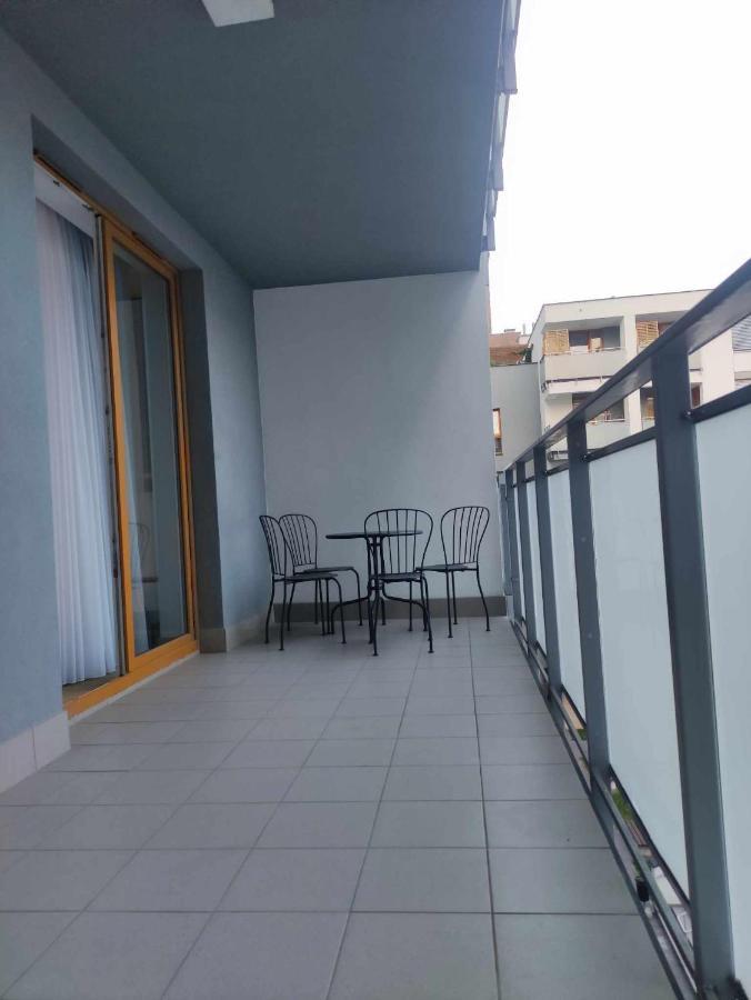 Apartamenty METRO TARGÓWEK 27 Varsovia Exterior foto